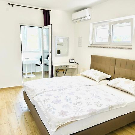 Apartmani Marco,Lukas,Patrick,David,Blizu Centra I Mora Sa Free Privatnim Parkingom Пула Екстериор снимка