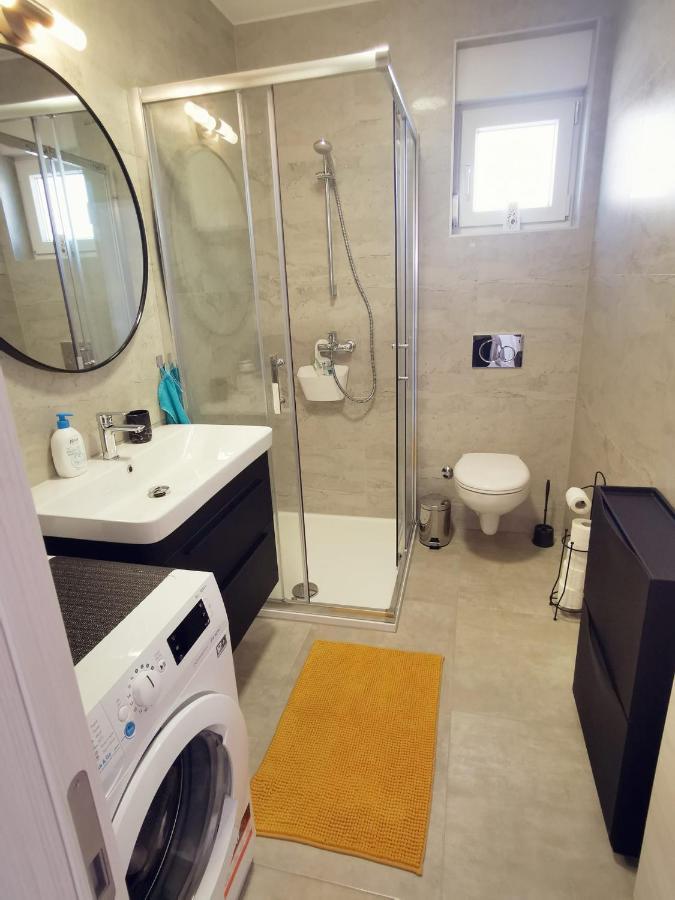 Apartmani Marco,Lukas,Patrick,David,Blizu Centra I Mora Sa Free Privatnim Parkingom Пула Екстериор снимка