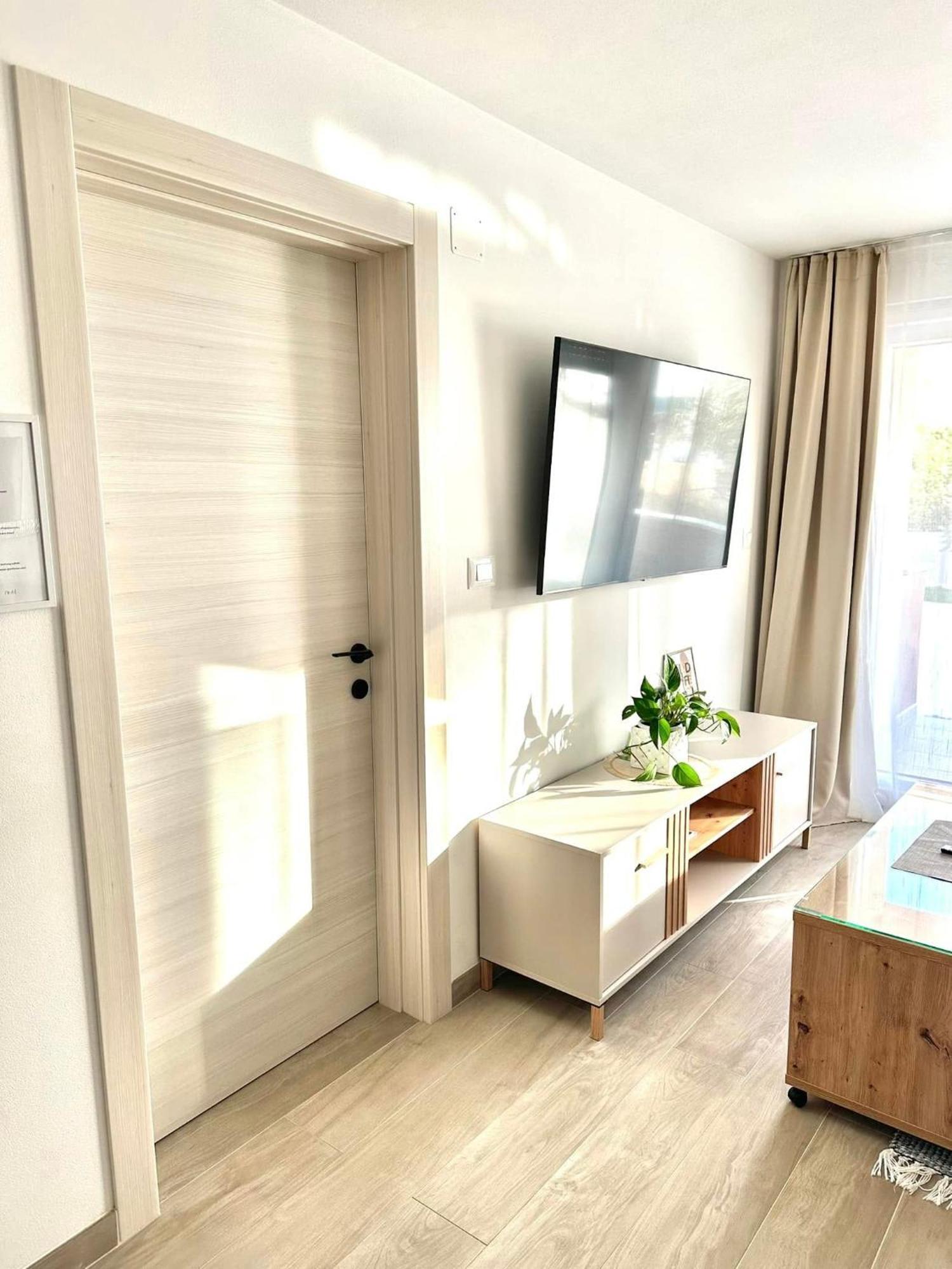 Apartmani Marco,Lukas,Patrick,David,Blizu Centra I Mora Sa Free Privatnim Parkingom Пула Екстериор снимка